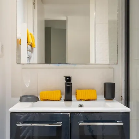 Unique 2 Biens En 1, Clim, Moderne, A 300m * نيس